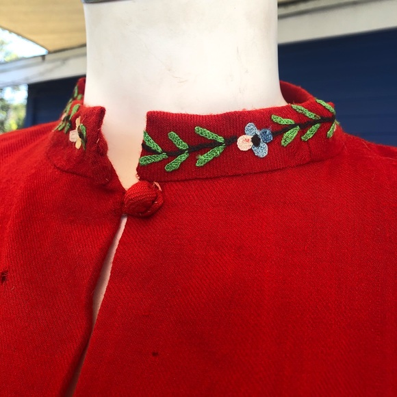 H/P❤️VINTAGE Red Hand Embroidered Boho Cape Wrap! - Picture 5 of 8